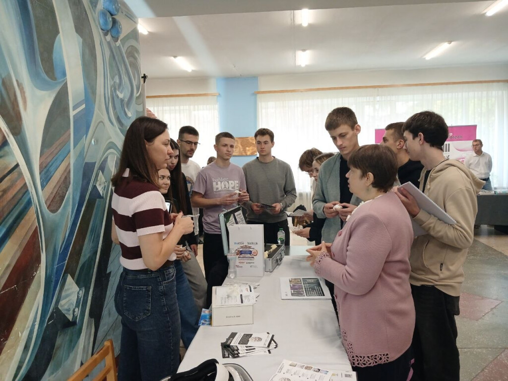 Здобувачі вищої освіти кафедри пропедевтики хірургічної стоматології долучилися до масштабного ювілейного заходу  у Полтавському державному медичному університеті
