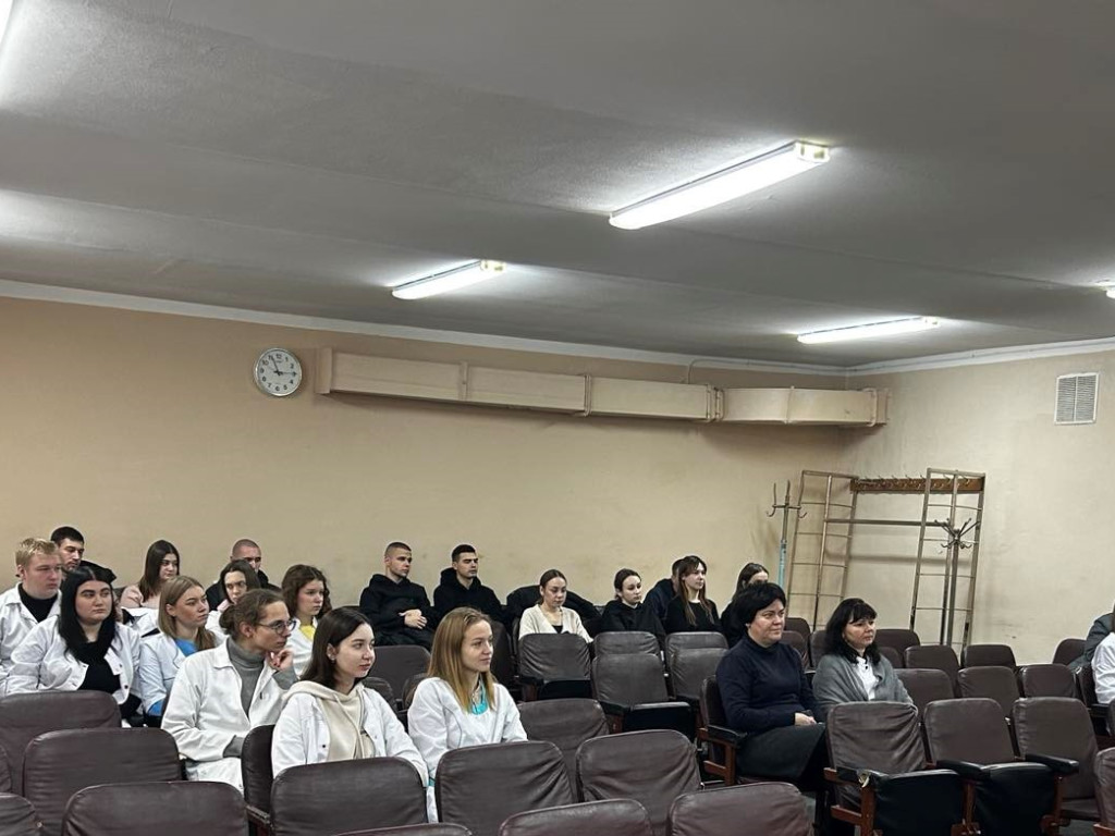 Співробітники Департаменту патрульної поліції та ДСНС України спілкувалися з викладачами і здобувачами освіти ПДМУ